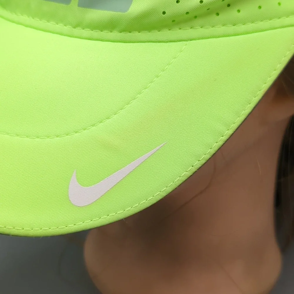 Nike featherlight dri